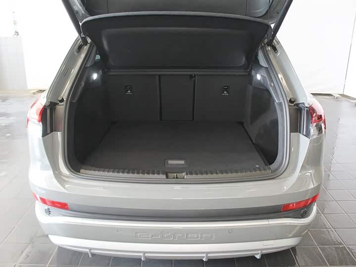 Photo 7 - Audi Q4 e-tron