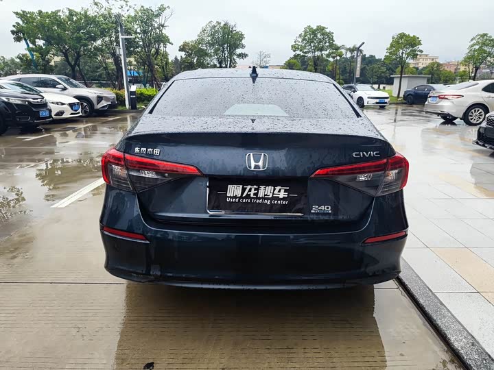 Фото 8 - Honda Civic