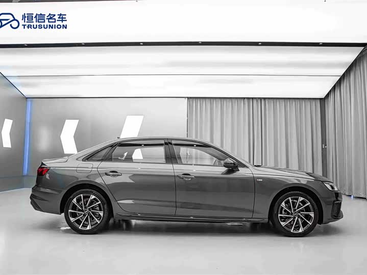 Фото 4 - Audi A4L