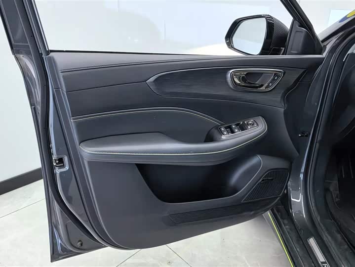 Zdjęcie 7 - Roewe RX5 Hybrid
