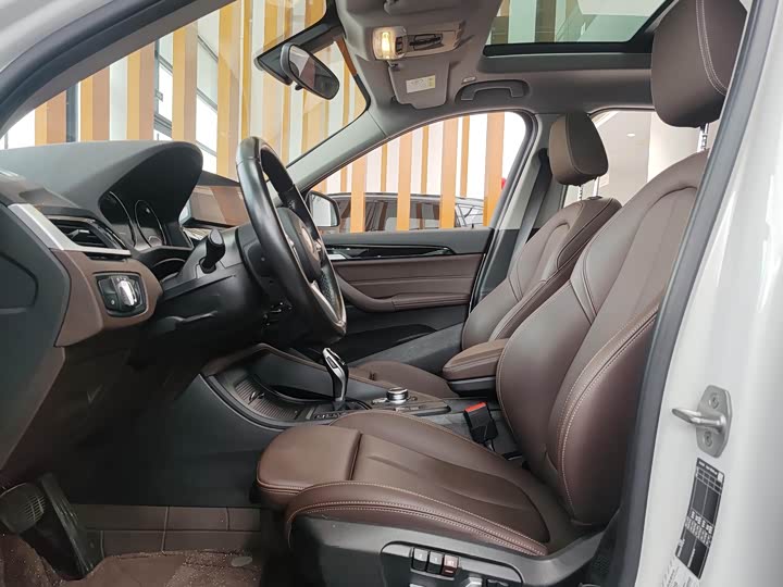 Фото 8 - BMW X1