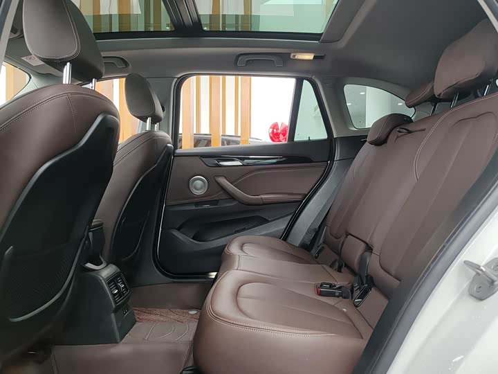 Фото 9 - BMW X1