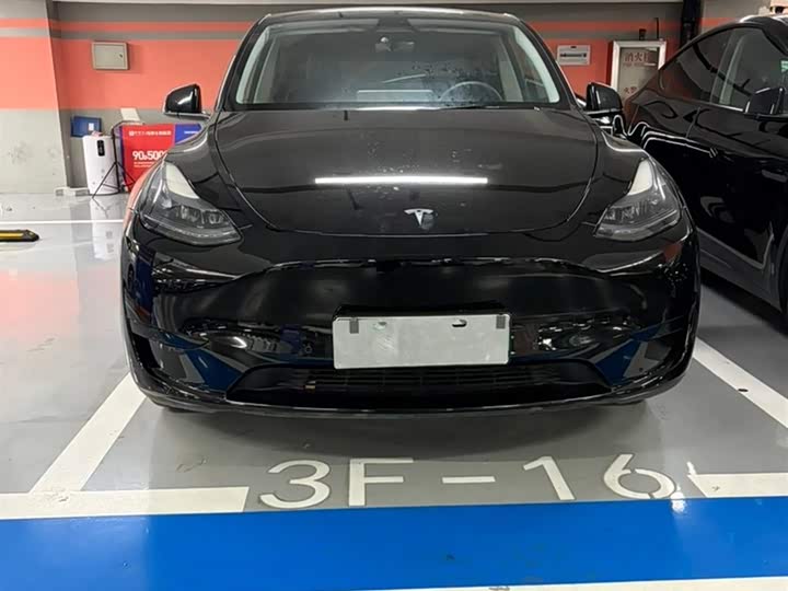 Photo 2 - Tesla Model Y