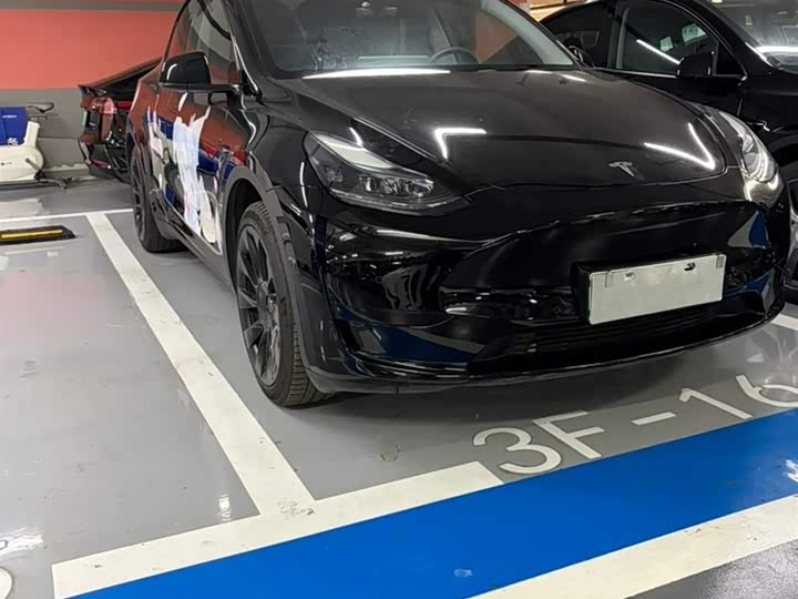 Photo 3 - Tesla Model Y