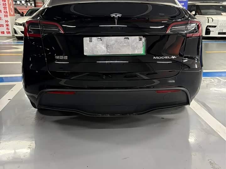 Photo 4 - Tesla Model Y