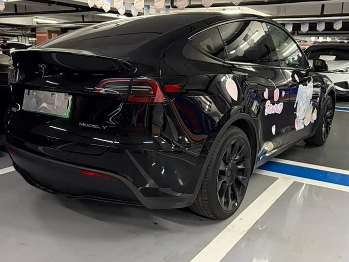 Photo 5 - Tesla Model Y