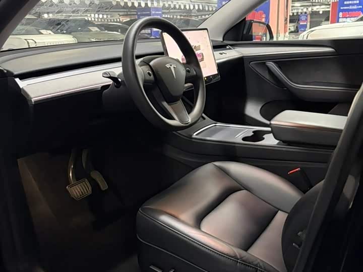 Photo 7 - Tesla Model Y