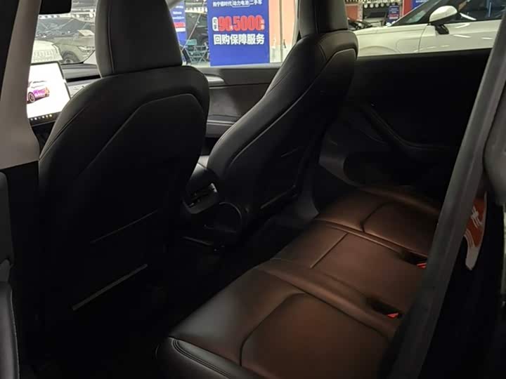 Photo 8 - Tesla Model Y