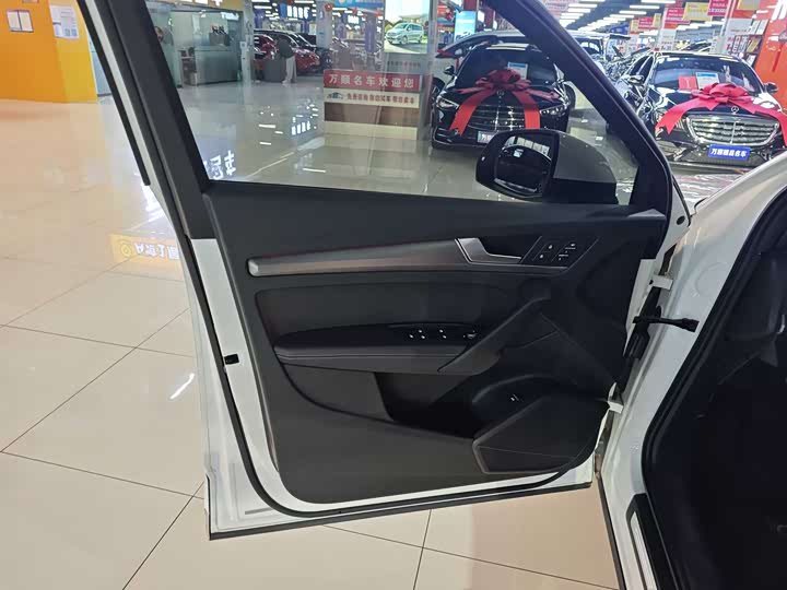 Фото 8 - Audi Q5L Sportback
