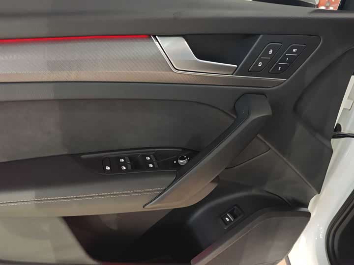 Фото 9 - Audi Q5L Sportback