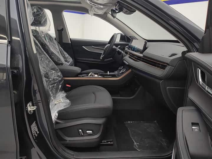 Фото 8 - Exeed LX C-DM Hybrid