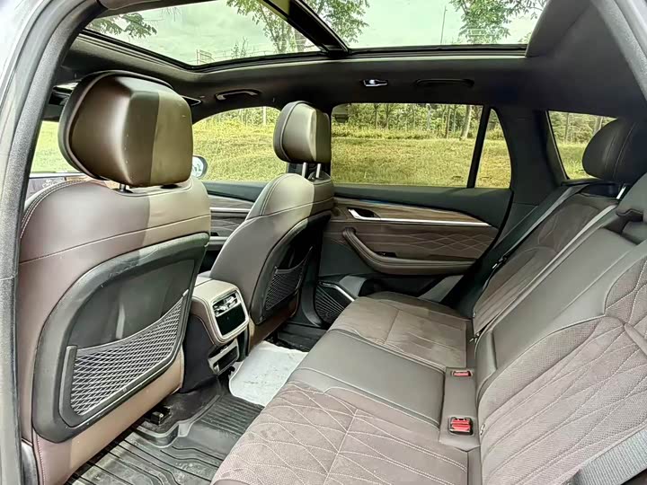 Geely Monjaro 2026 2026款 东方曜 2.0TD 自动霄汉版