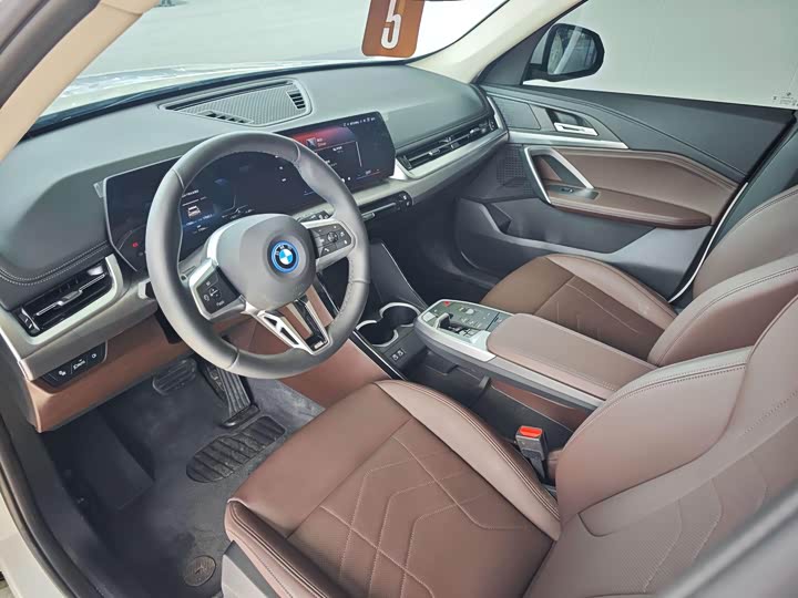 BMW iX1 2025 2025款 eDrive25L M运动套装