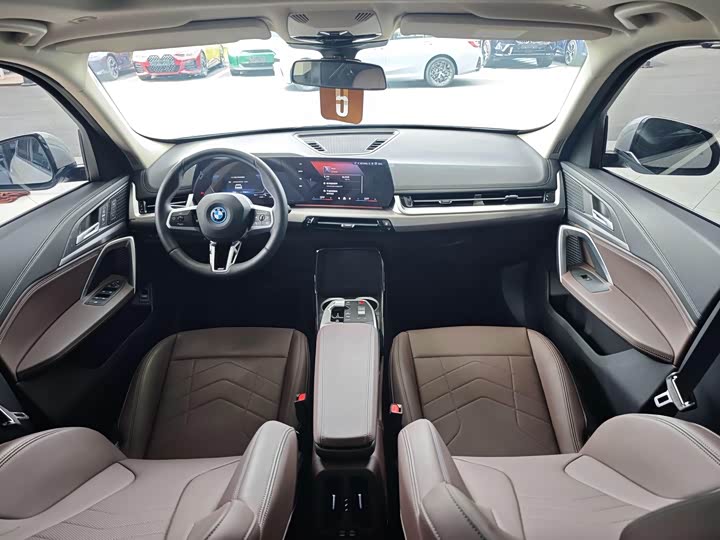 BMW iX1 2025 2025款 eDrive25L M运动套装