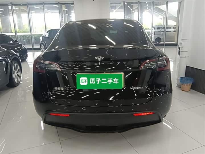 Фото 6 - Tesla Model Y