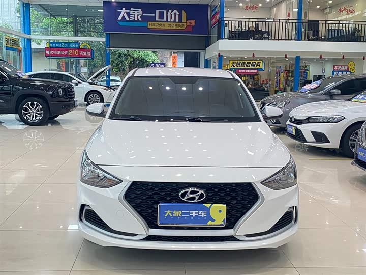 Фото 2 - Hyundai Celesta