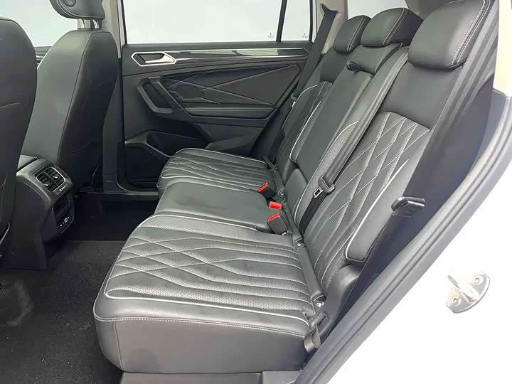 Фото 8 - Volkswagen Tiguan L Pro