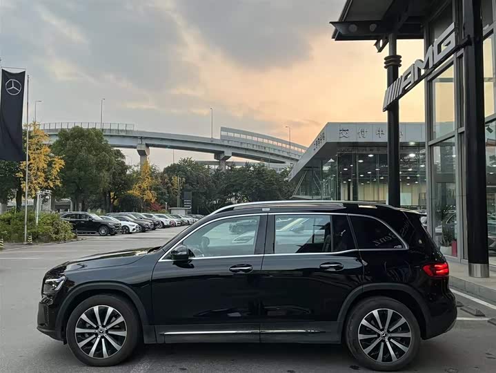 Mercedes-Benz GLB-Class 2024 2024款 GLB 220 时尚型