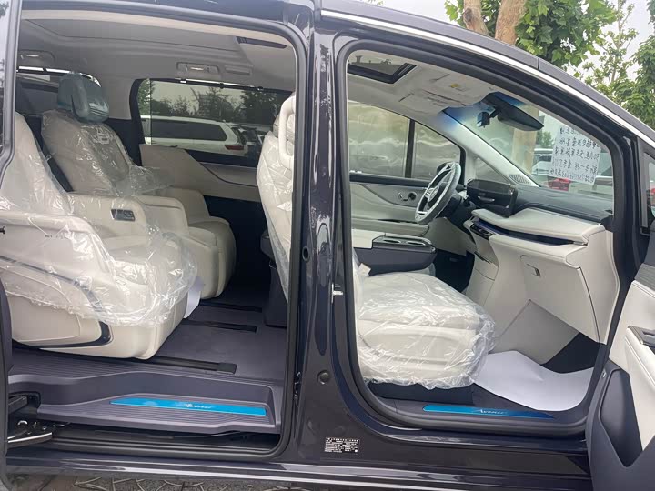 Buick GL8 Hybrid 2026 2026款 陆尊 奢享版