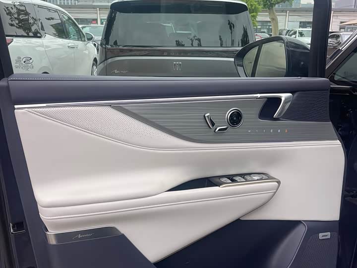 Buick GL8 Hybrid 2026 2026款 陆尊 奢享版