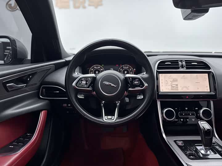 Zdjęcie 6 - Jaguar XE L