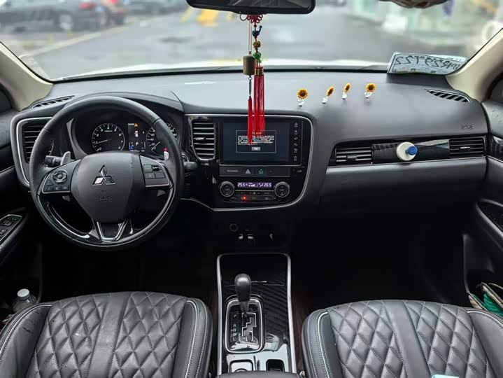 Mitsubishi Outlander 2021 2021款 2.4L 四驱致享版 7座