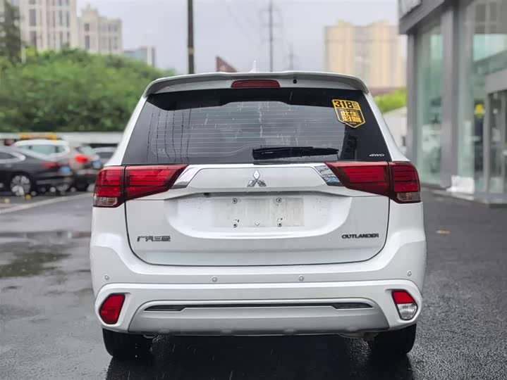 Mitsubishi Outlander 2021 2021款 2.4L 四驱致享版 7座