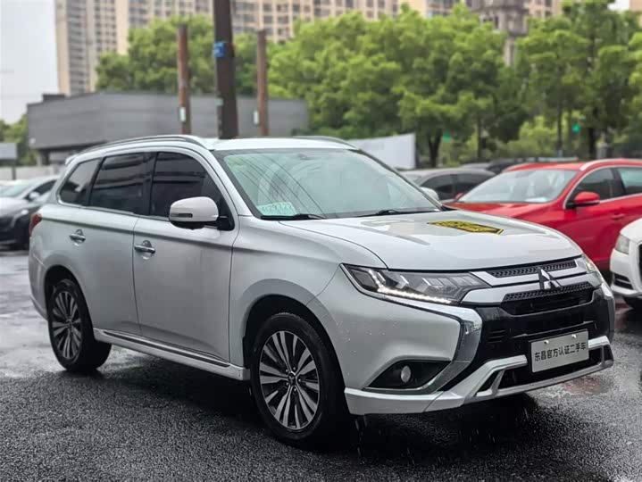 Mitsubishi Outlander 2021 2021款 2.4L 四驱致享版 7座