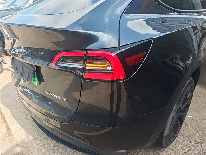 Zdjęcie 8 - Tesla Model Y