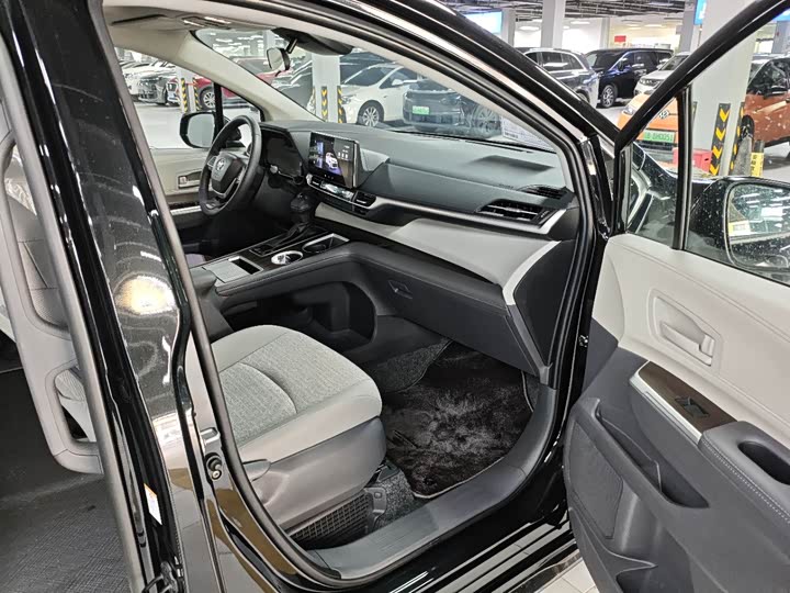 Toyota Sienna 2026 2026款 2.5L 双擎两驱舒适版