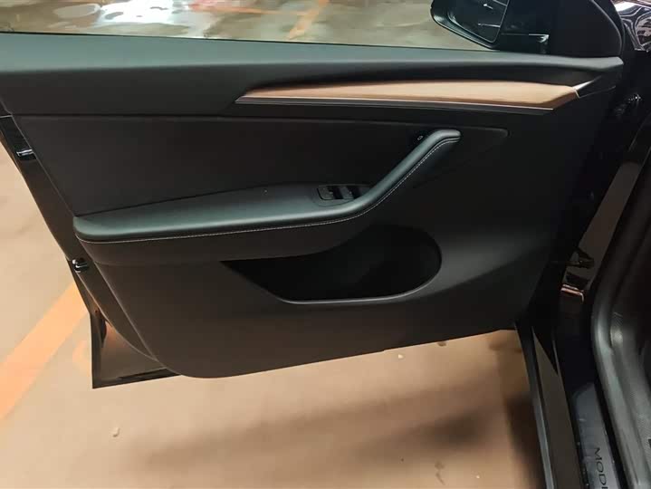 Zdjęcie 7 - Tesla Model Y