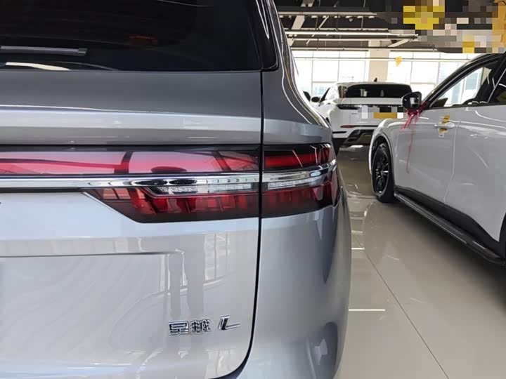 Фото 8 - Geely Monjaro
