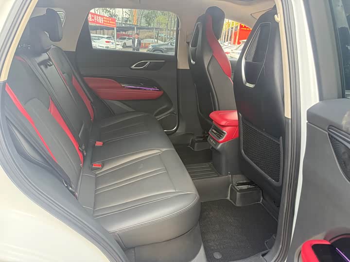 2024 Hongqi HS3