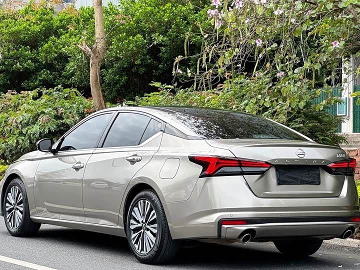 Zdjęcie 8 - Nissan Teana