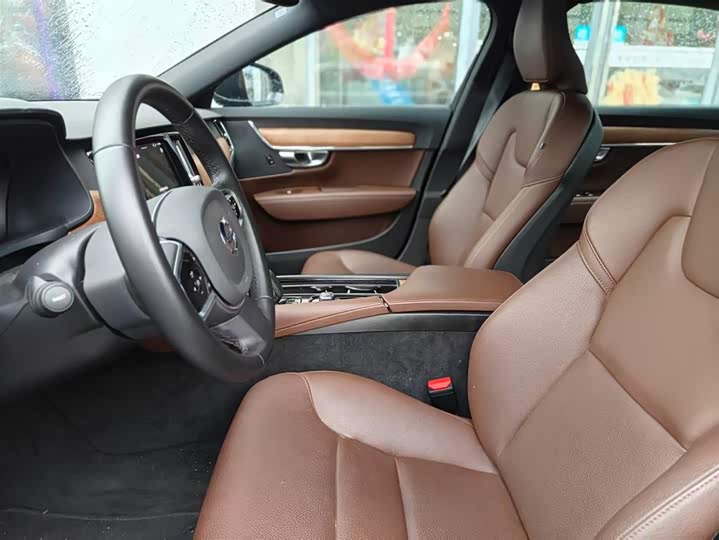 Volvo S90 2025 2025款 B5 智逸豪华版