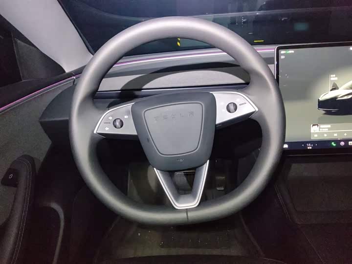 Zdjęcie 3 - Tesla Model 3