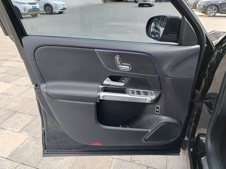 صورة 5 - Mercedes-Benz GLB-Class