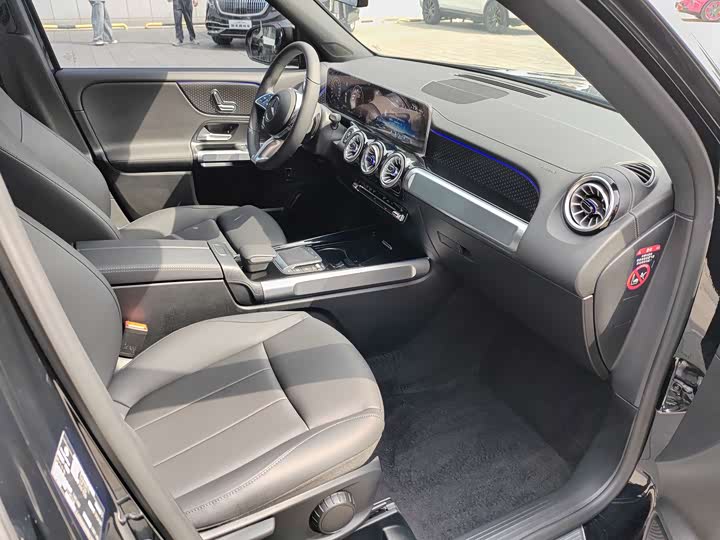 صورة 9 - Mercedes-Benz GLB-Class