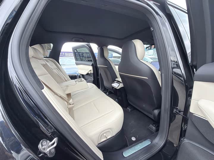 Фото 6 - Nio ES6