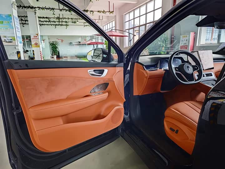 Фото 9 - Shangjie (Huawei × SAIC) H5