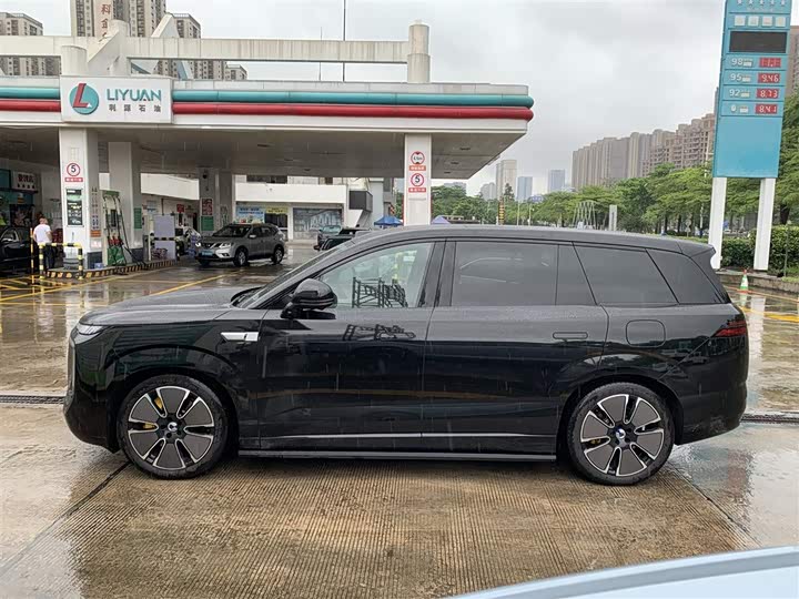 2025 Denza N8L