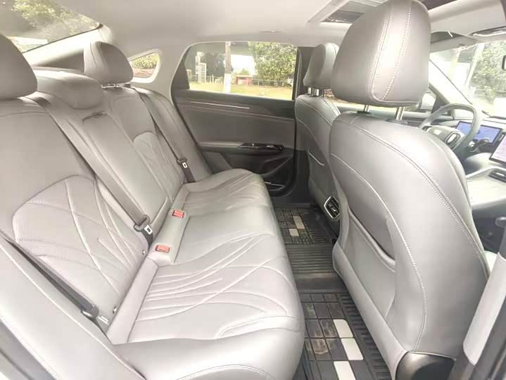Geely Galaxy L6 2025 2025款 EM-i 140km 星舰版