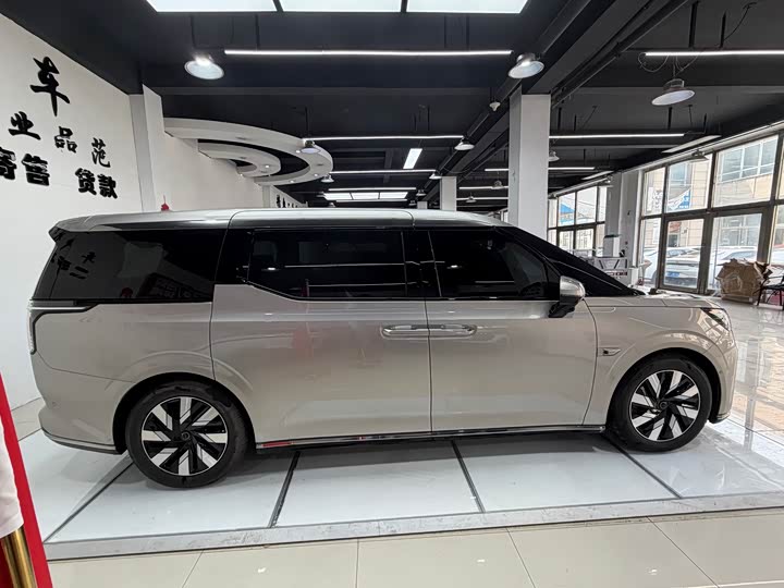 Volvo EM90 2025 2025款 Ultra 六座
