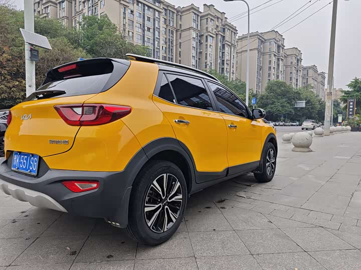Kia KX1 2021 2021款 1.4L CVT趣享天窗款