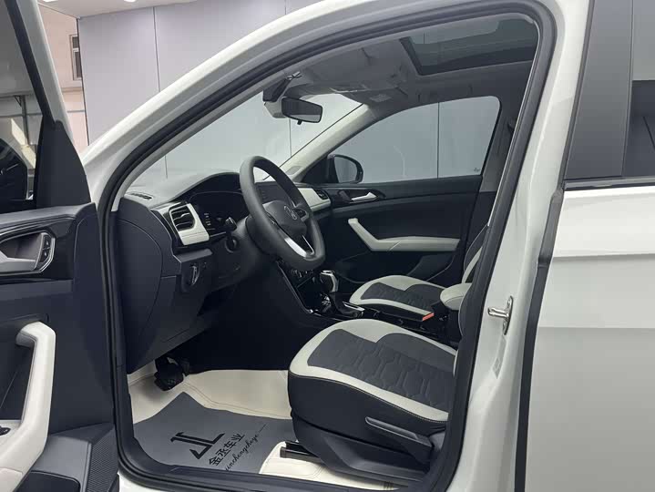 Volkswagen Tharu 2025 2025款 新锐 1.5L 锐意版