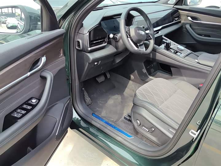 Photo 9 - Geely Monjaro