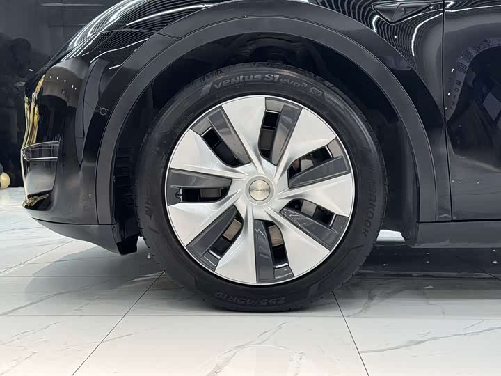 Фото 6 - Tesla Model Y