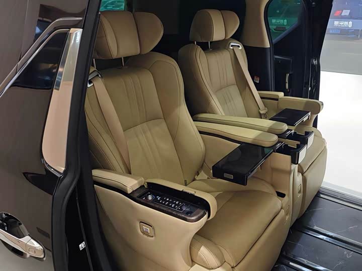Toyota Alphard 2021 2021款 双擎 2.5L 尊贵版