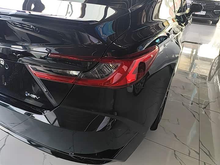 Toyota Camry 2026 2026款 双擎 2.0HSE 运动Lite版