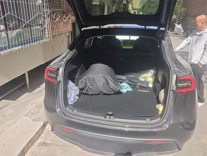 Zdjęcie 4 - Tesla Model Y